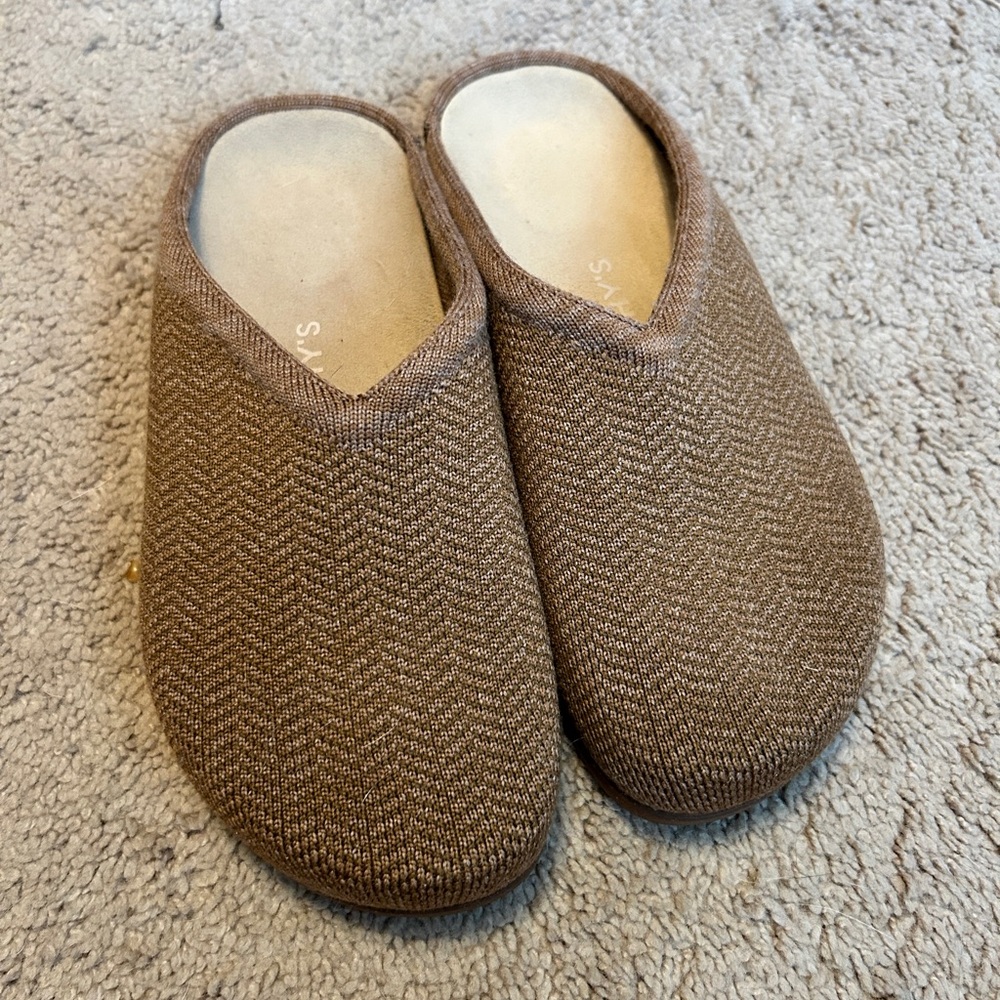 NWOT Rothy’s clogs EU 35 (Women’s 5)